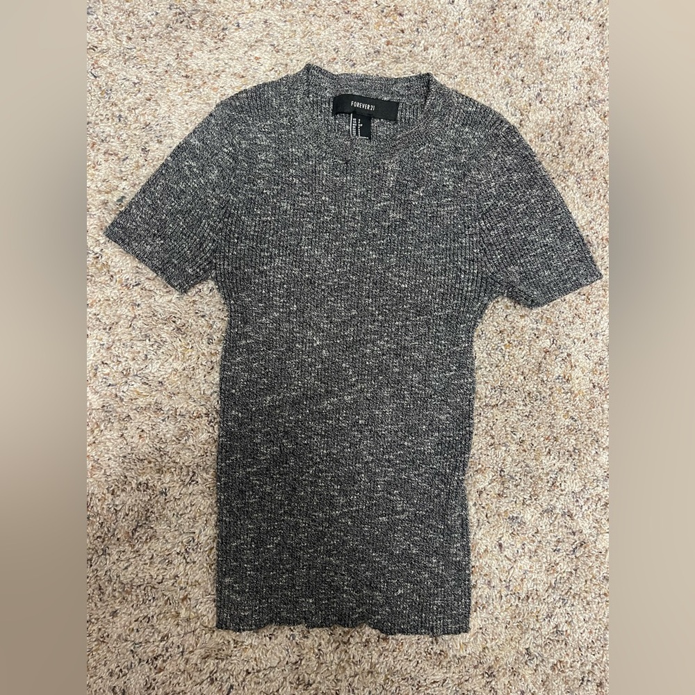 Forever 21 gray short-sleeve sweater top